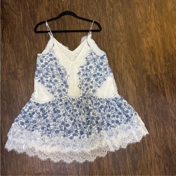 Maeve White Lace Detail slippers 
Size M - Picture 4 of 6